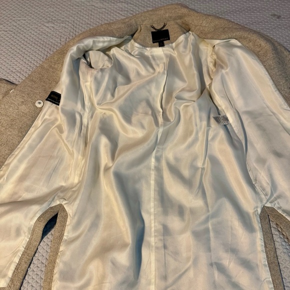Banana Republic Women's Beige Blazer Coat | Excellent Used Condition - Picture 13 of 15